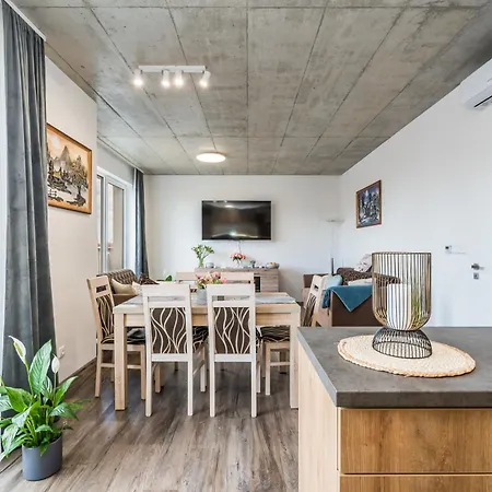 Ferienwohnung Perla Hradce 401 Hradec Králové Exterior foto