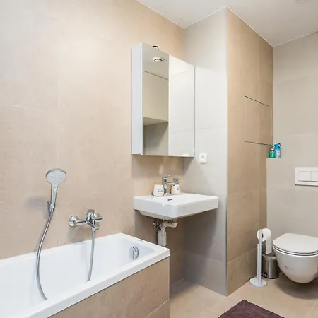 Ferienwohnung Perla Hradce 401 Hradec Králové Exterior foto